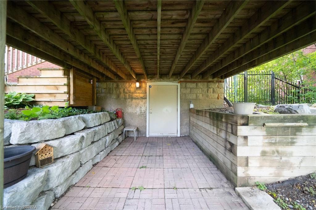 284 Colborne Street N Property Photo 13