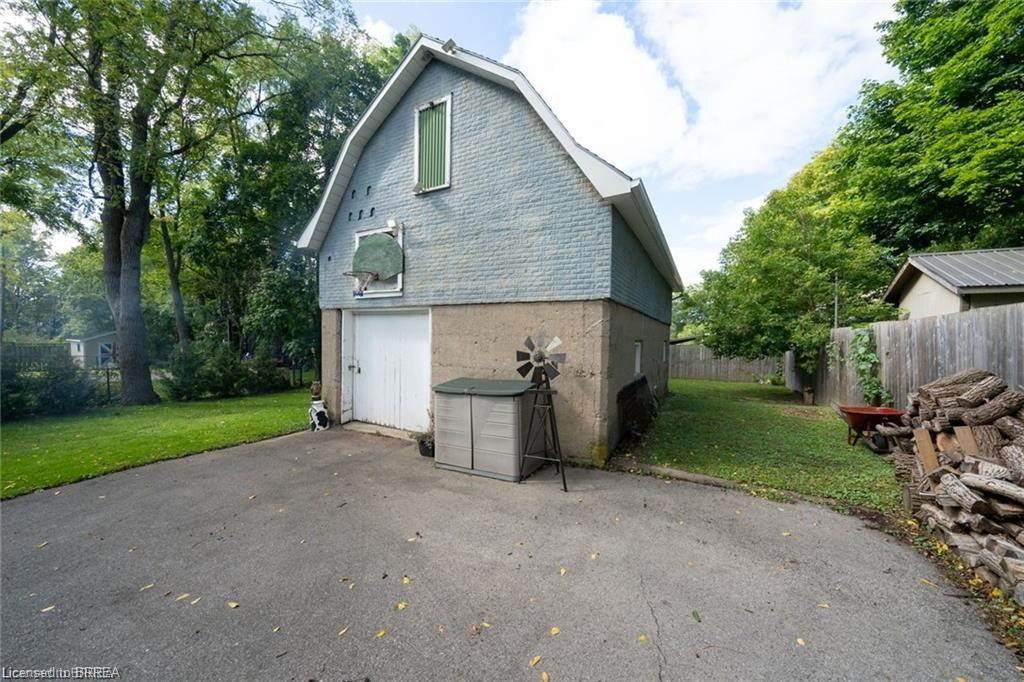 284 Colborne Street N Property Photo 15