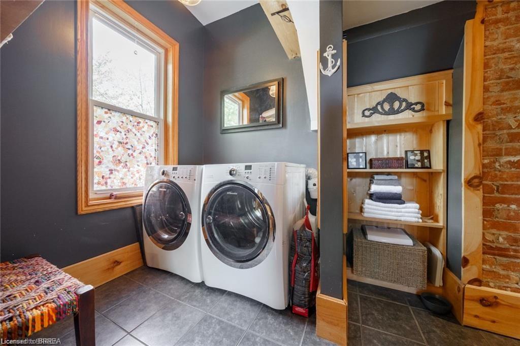 284 Colborne Street N Property Photo 21