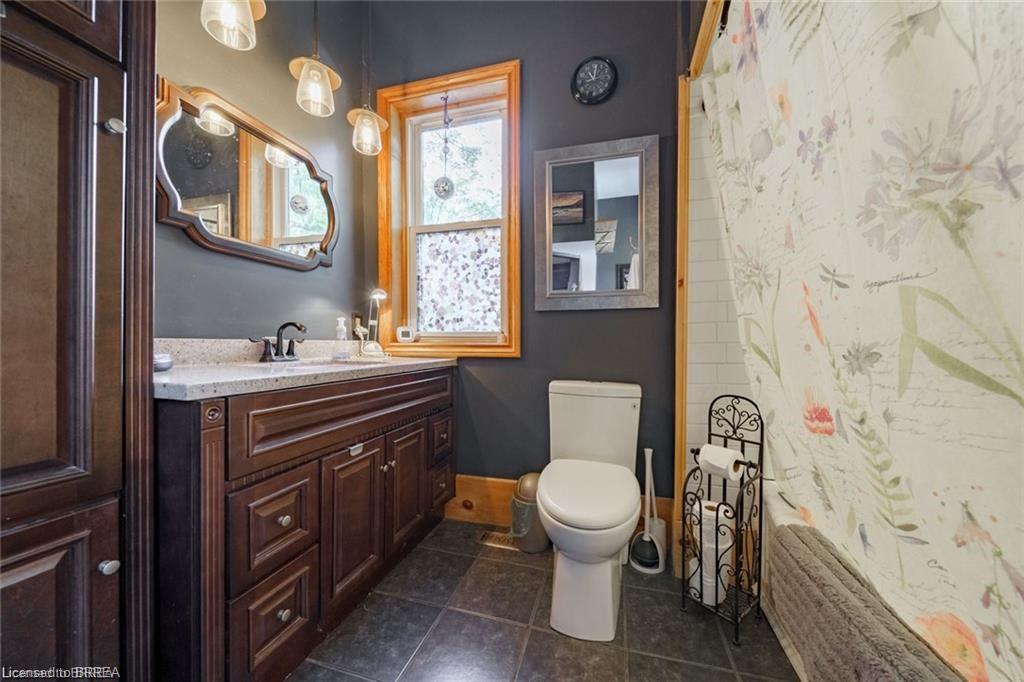 284 Colborne Street N Property Photo 22