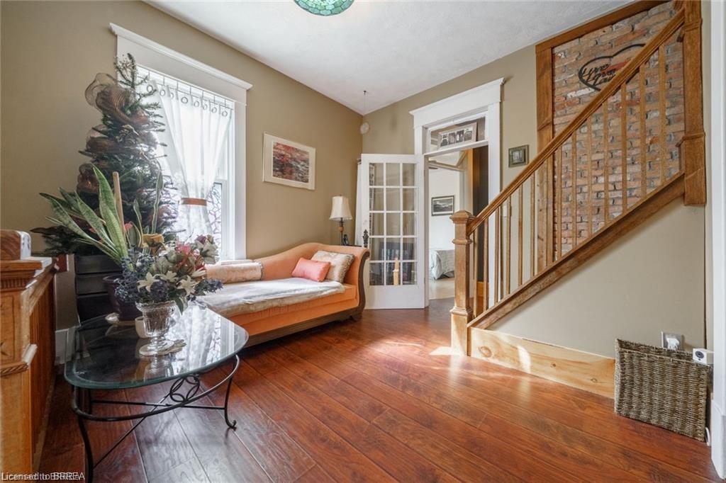 284 Colborne Street N Property Photo 28