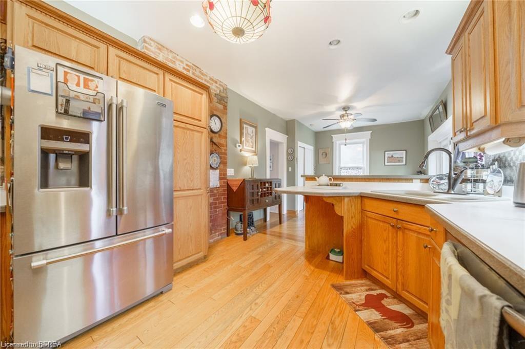 284 Colborne Street N Property Photo 32
