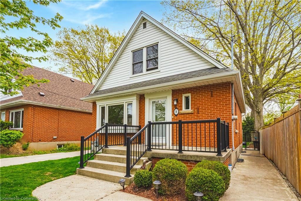 8 Sinclair Court Property Photo