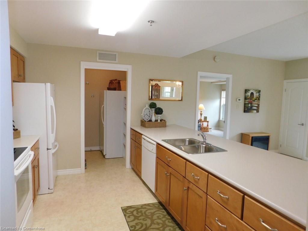 316-317 Lock Street W Property Photo 7