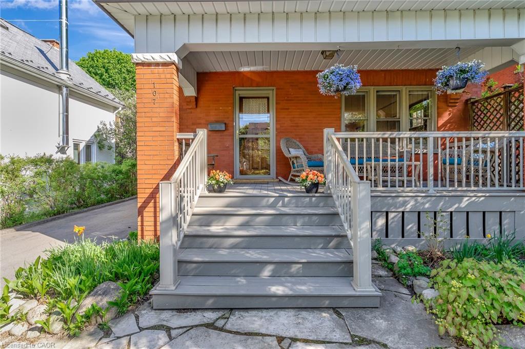 107 Allen Street W Property Photo 4