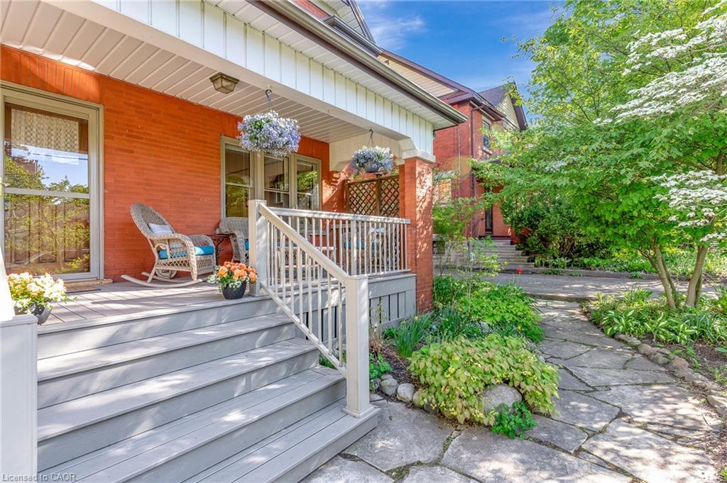 107 Allen Street W Property Photo 5