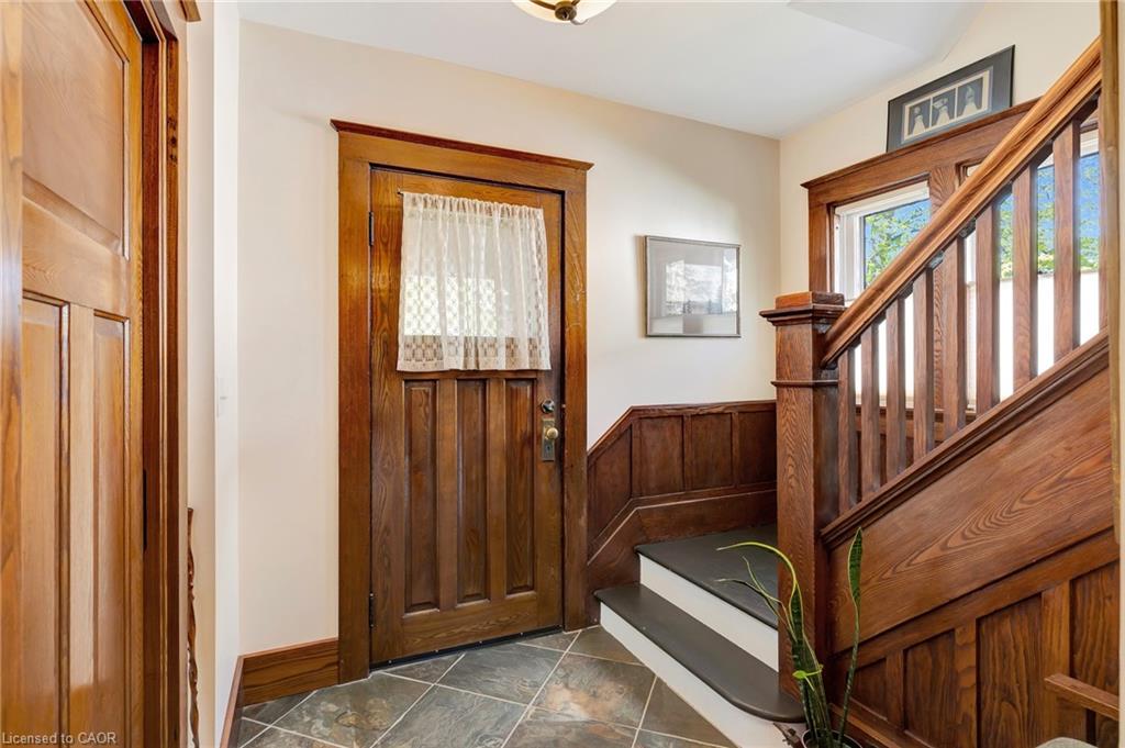 107 Allen Street W Property Photo 6