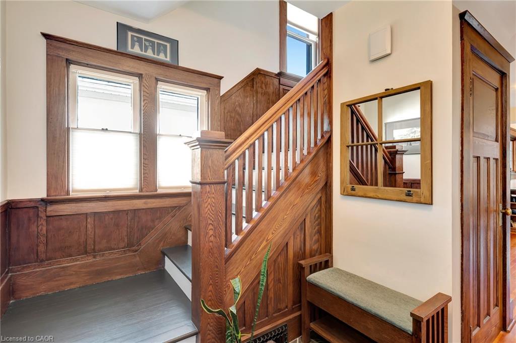 107 Allen Street W Property Photo 7