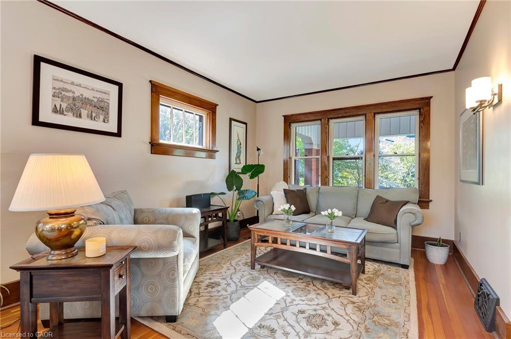 107 Allen Street W Property Photo 12