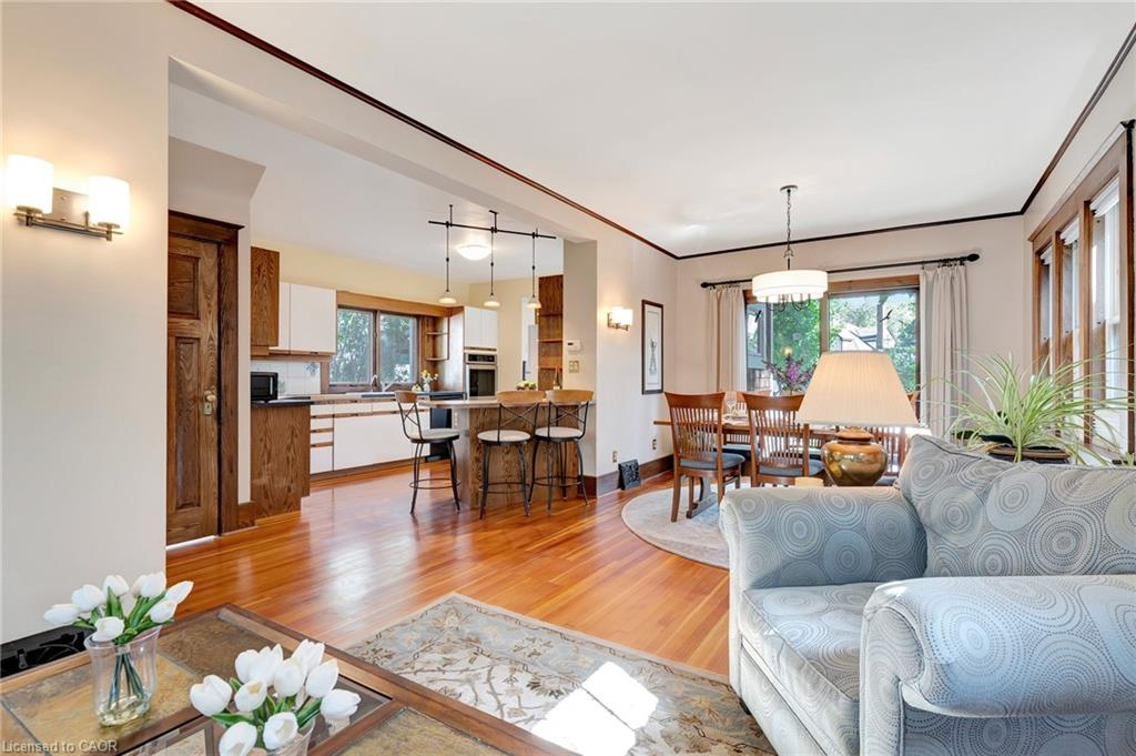 107 Allen Street W Property Photo 13