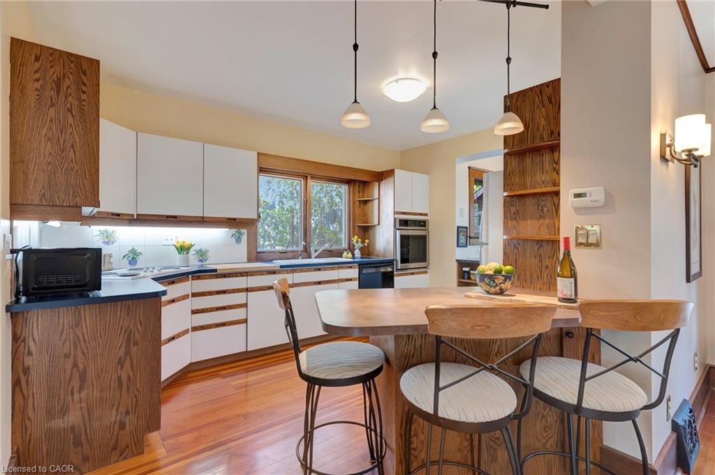 107 Allen Street W Property Photo 14