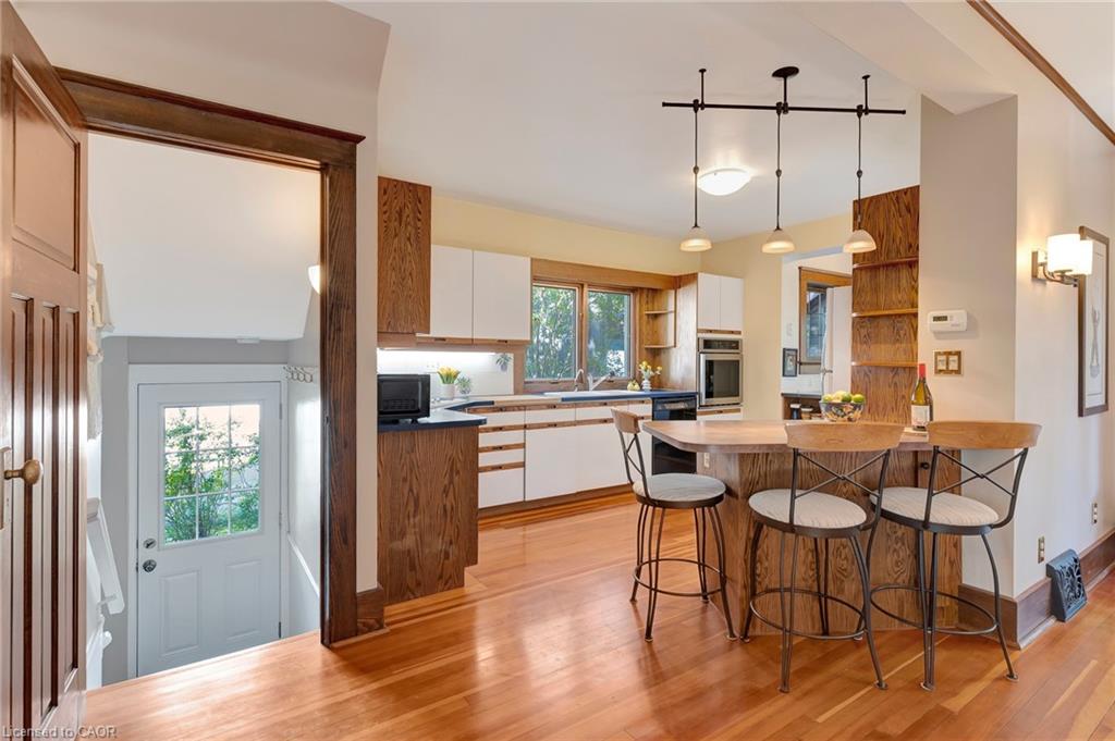 107 Allen Street W Property Photo 15