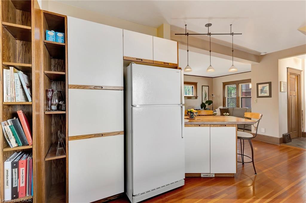 107 Allen Street W Property Photo 17