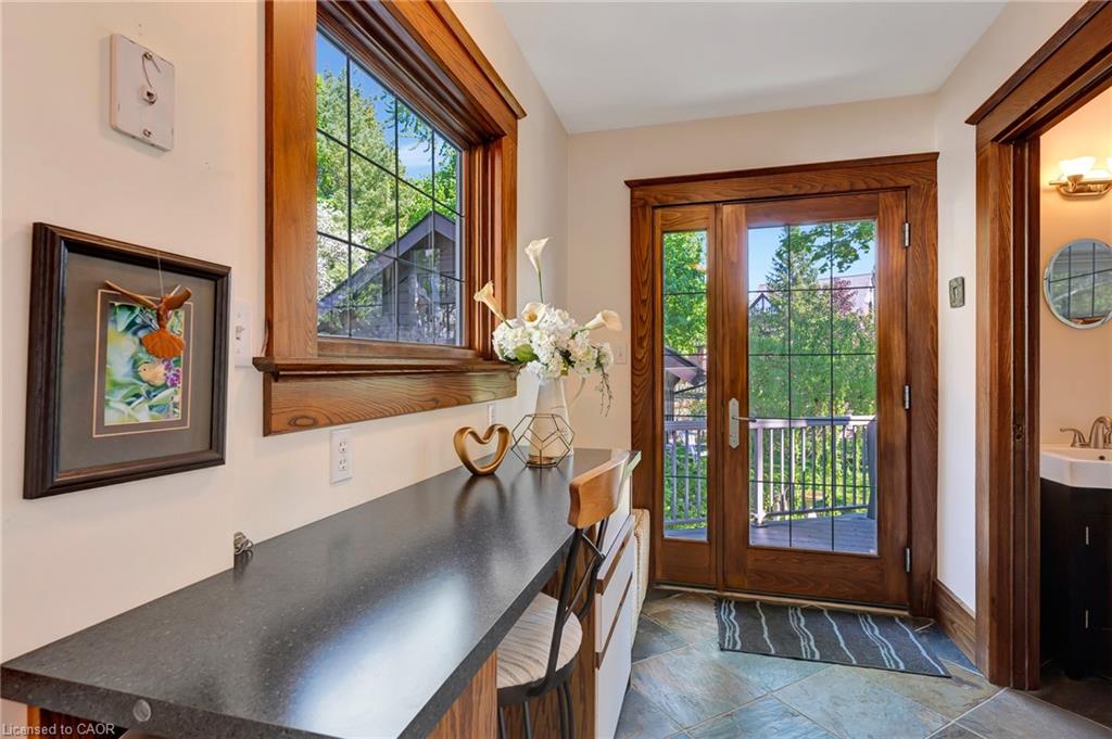 107 Allen Street W Property Photo 19