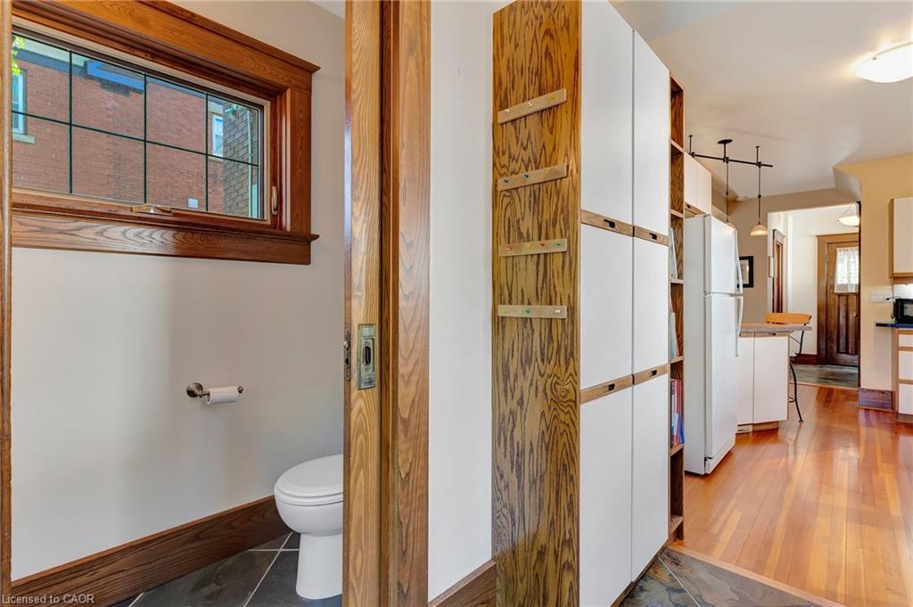 107 Allen Street W Property Photo 21