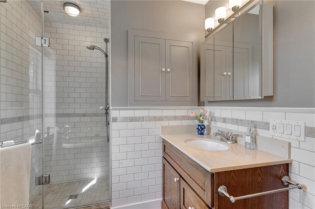107 Allen Street W Property Photo 23
