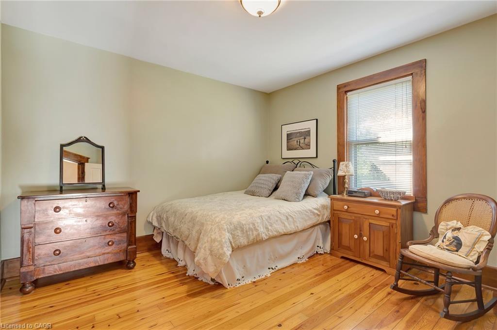 107 Allen Street W Property Photo 24