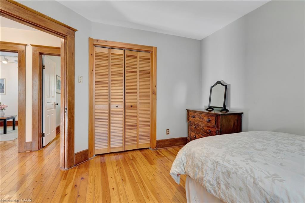 107 Allen Street W Property Photo 25