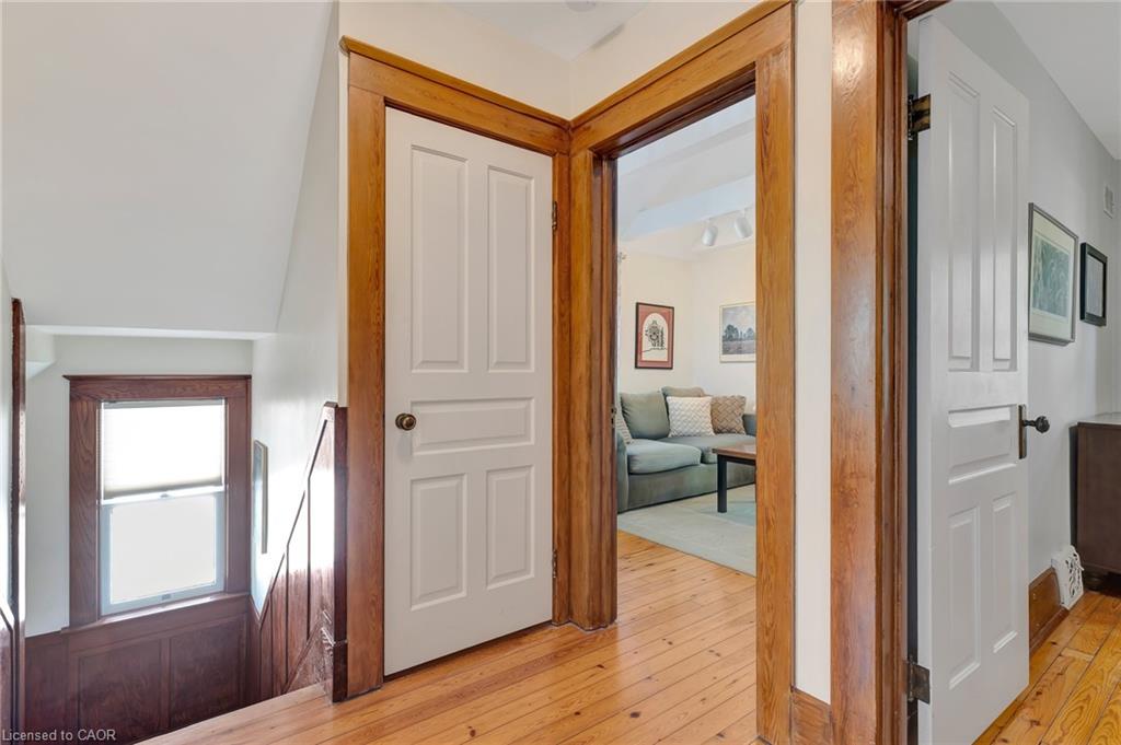 107 Allen Street W Property Photo 26