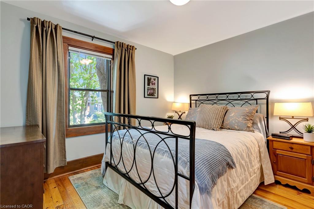 107 Allen Street W Property Photo 27