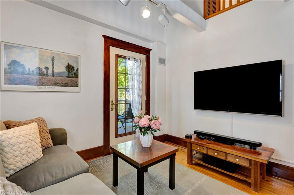 107 Allen Street W Property Photo 30