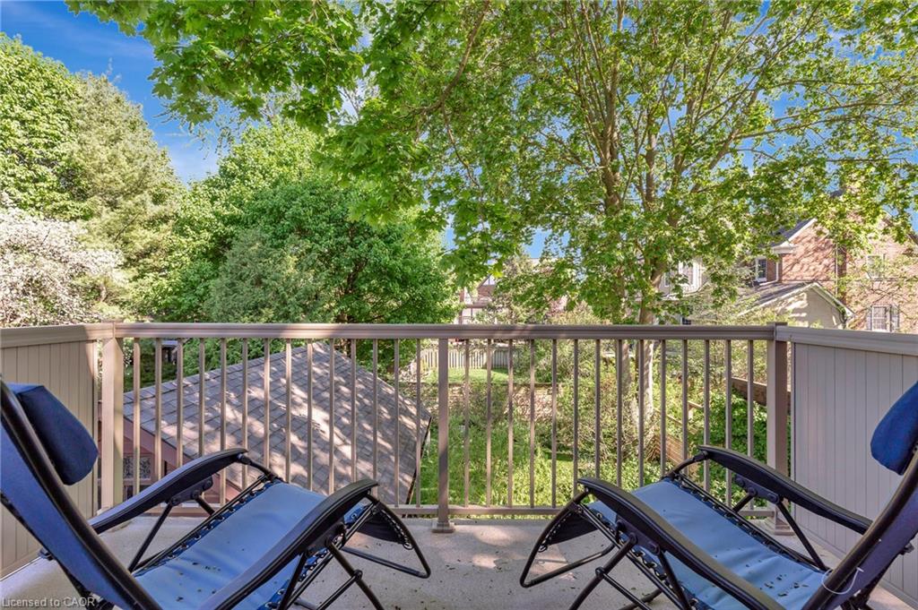 107 Allen Street W Property Photo 32