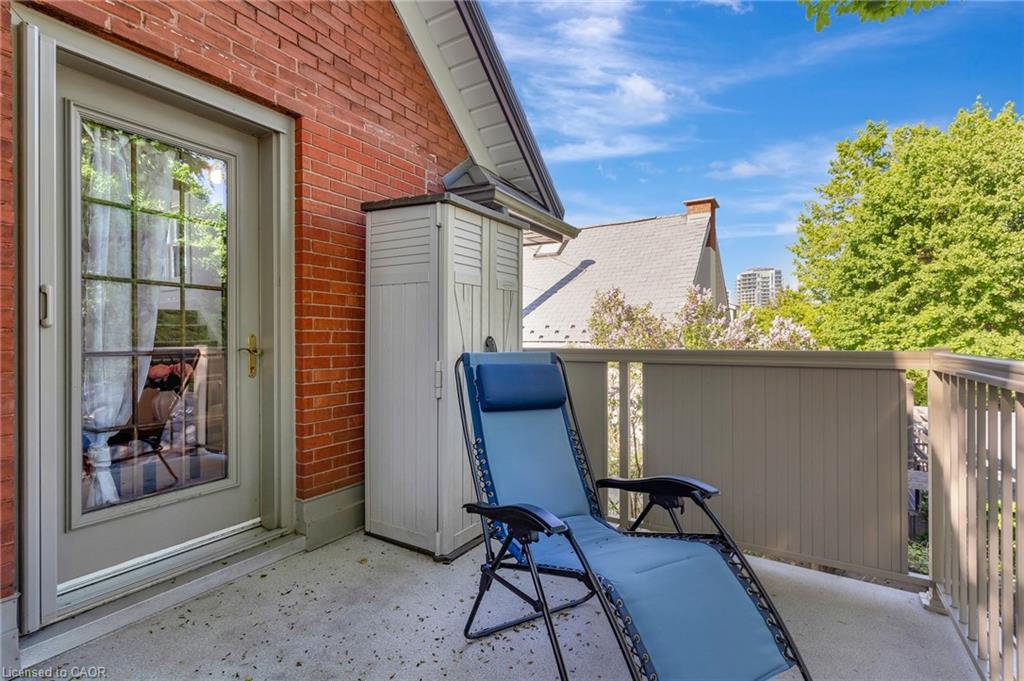 107 Allen Street W Property Photo 33