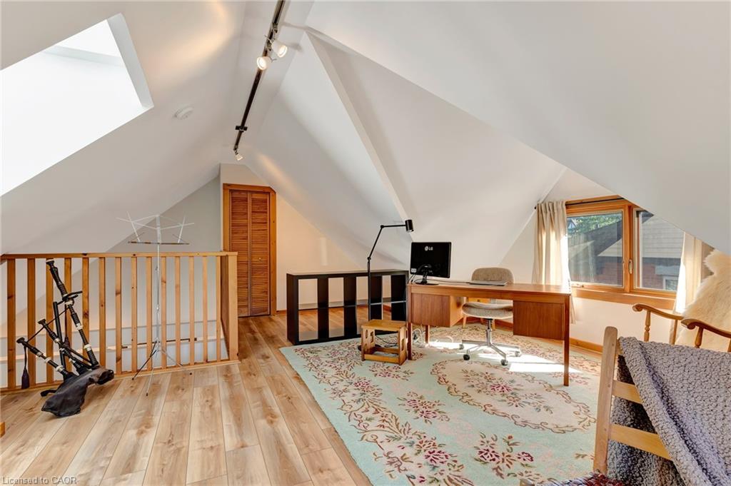 107 Allen Street W Property Photo 36