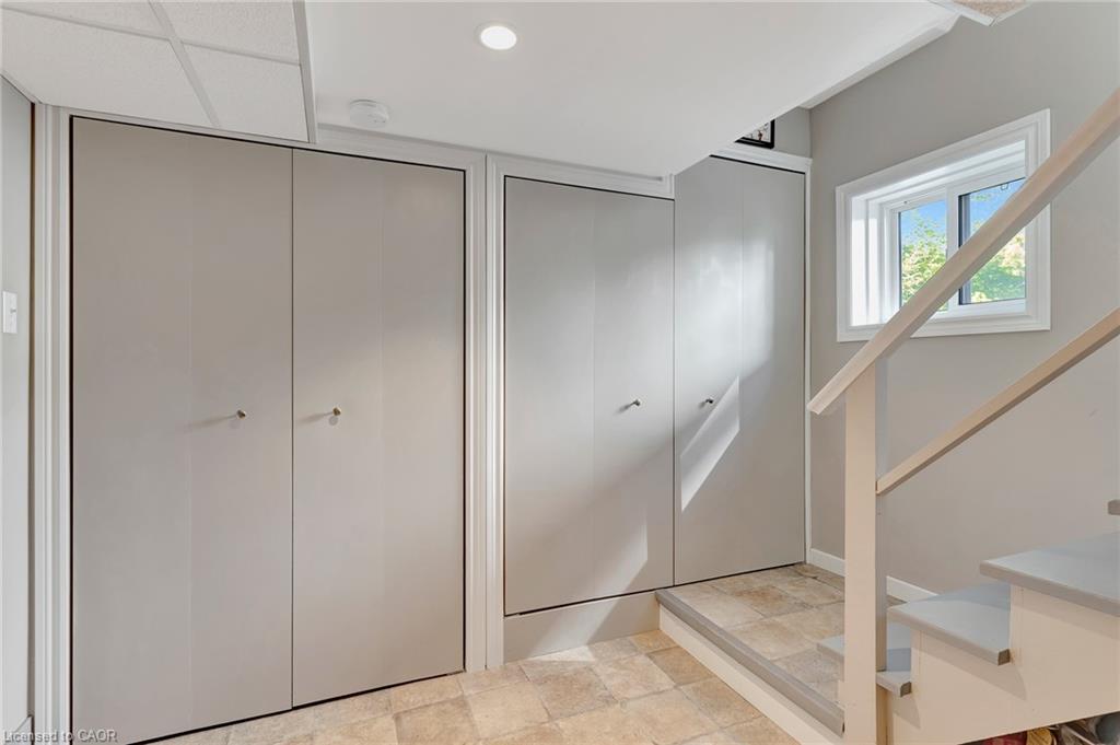 107 Allen Street W Property Photo 38