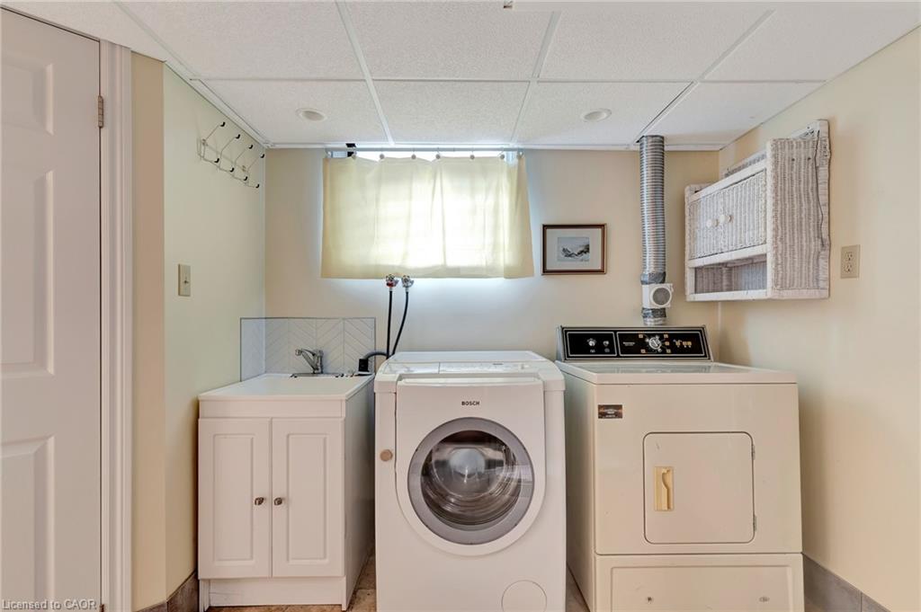 107 Allen Street W Property Photo 39