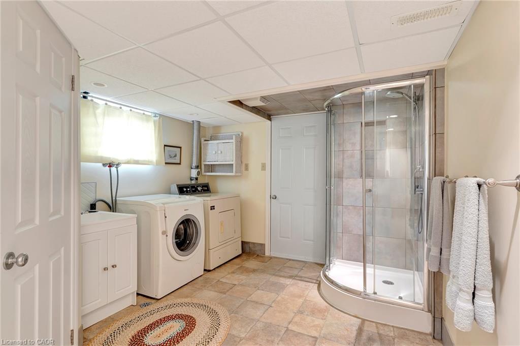 107 Allen Street W Property Photo 40