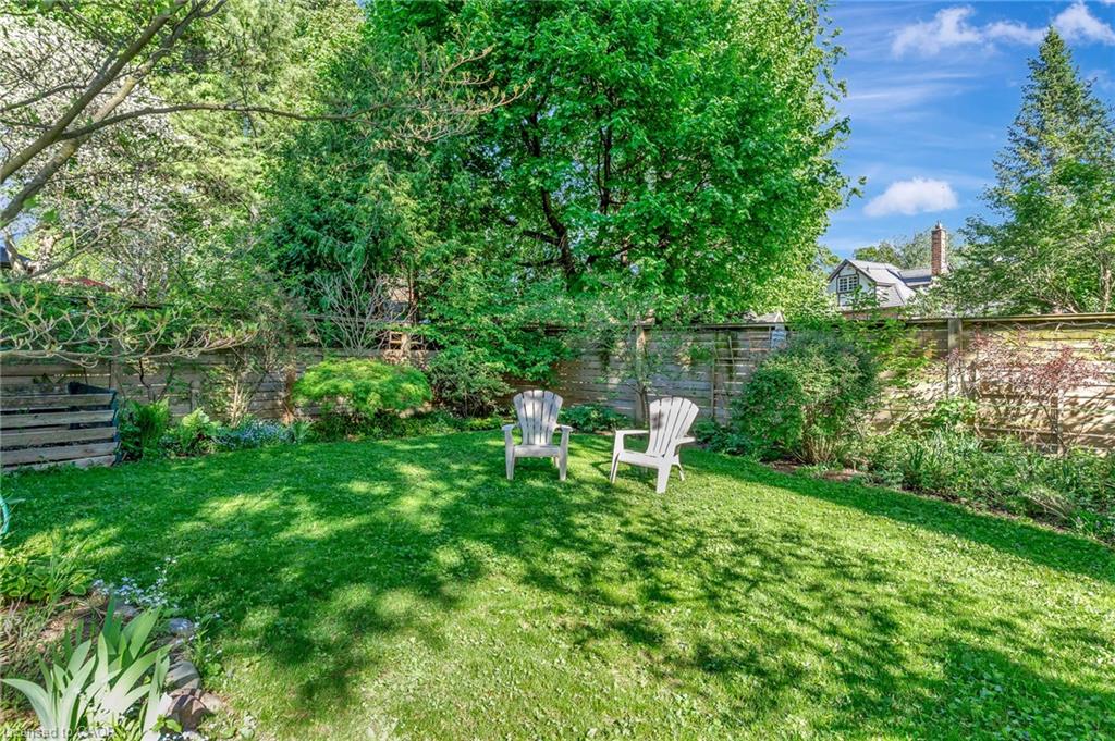 107 Allen Street W Property Photo 43