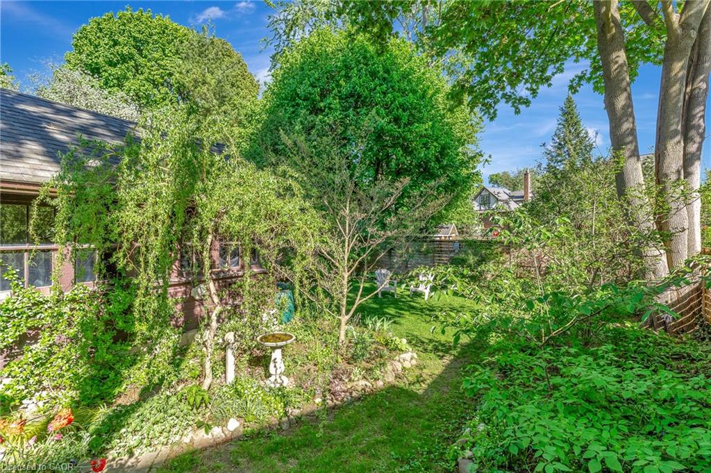 107 Allen Street W Property Photo 46