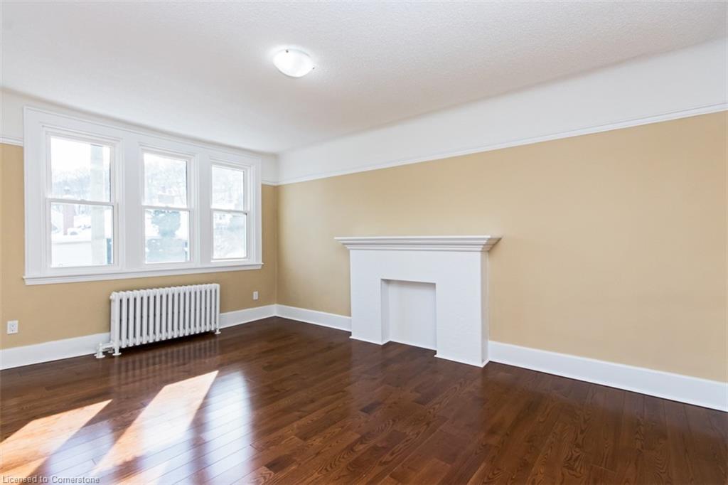 4-362 John Street S Property Photo 15