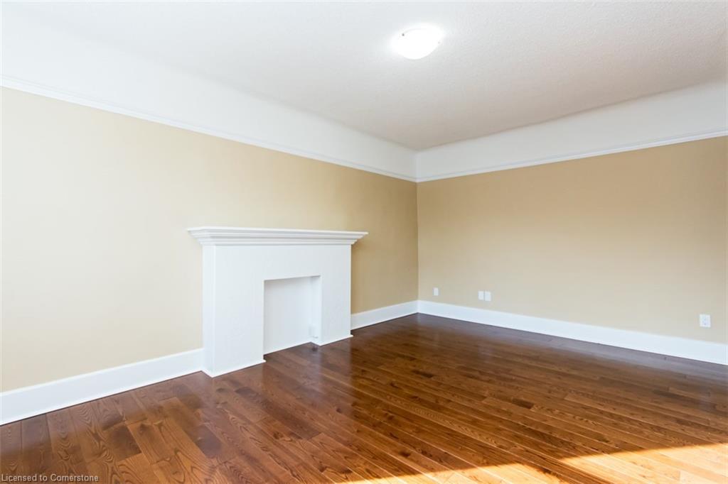 4-362 John Street S Property Photo 16