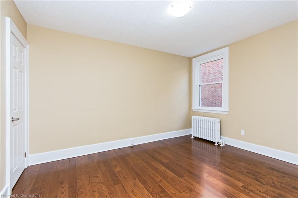 4-362 John Street S Property Photo 18