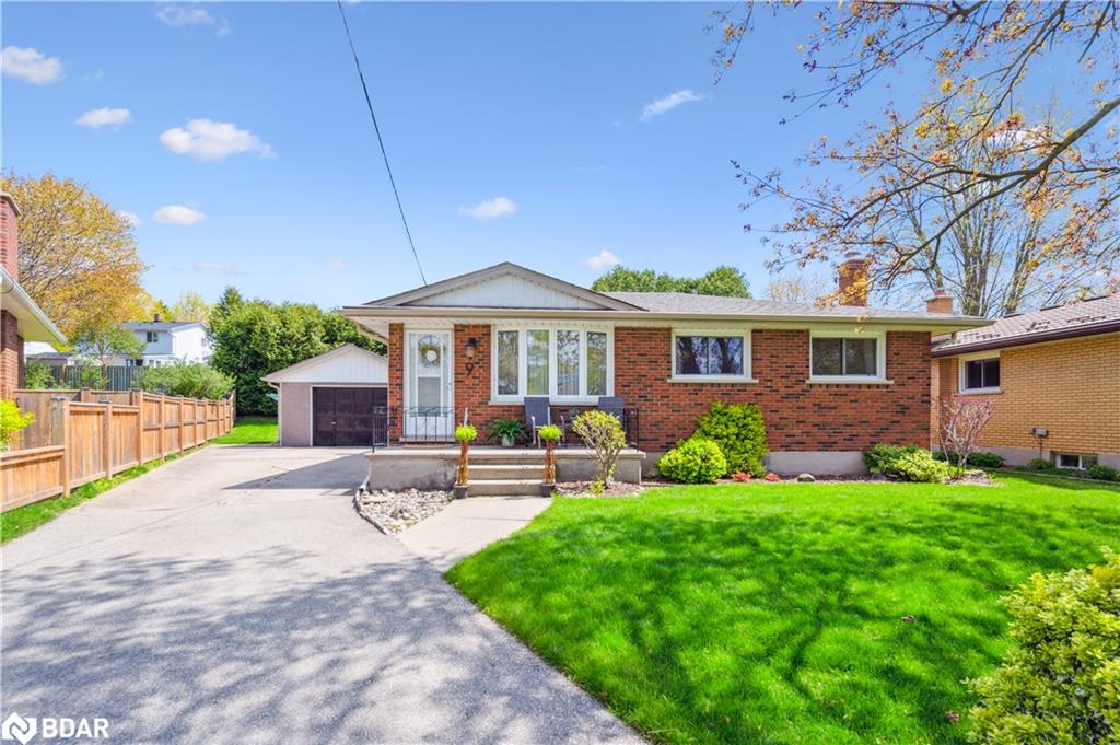 9 Kenwood Crescent Property Photo 1