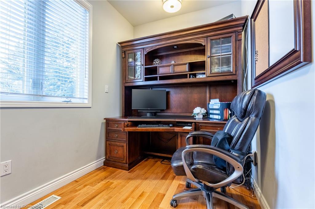 715 Robson Road Property Photo 21