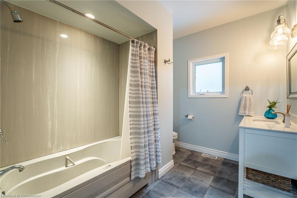 715 Robson Road Property Photo 23