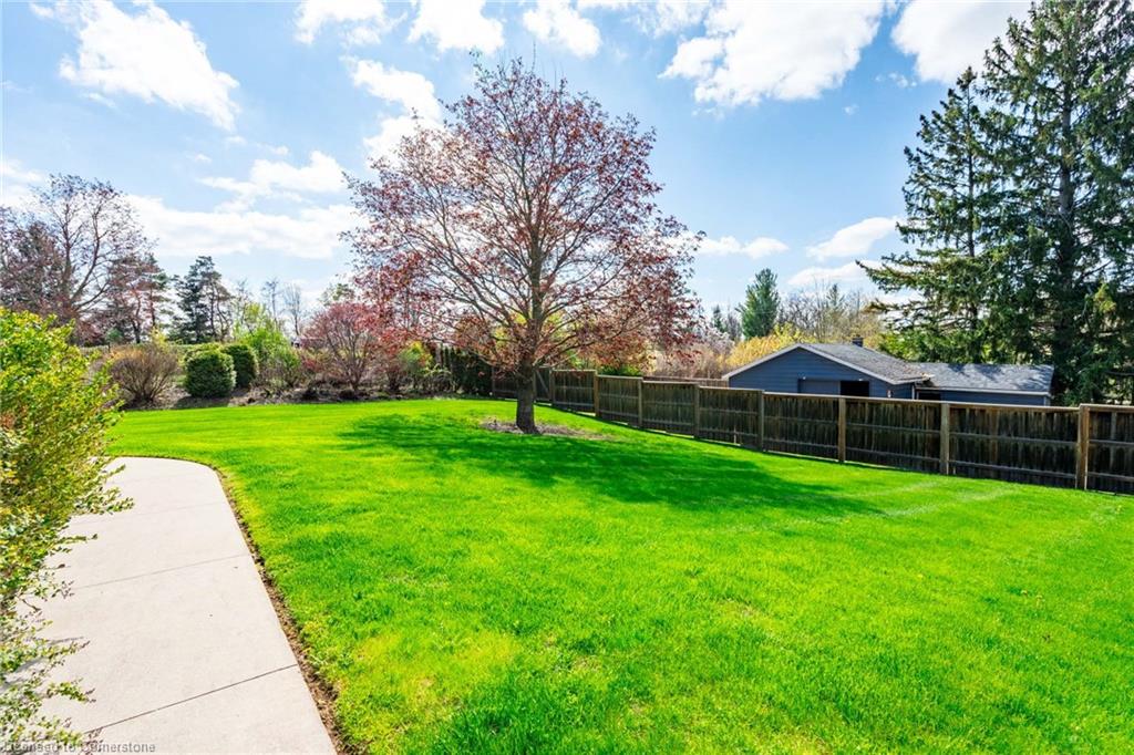 715 Robson Road Property Photo 42