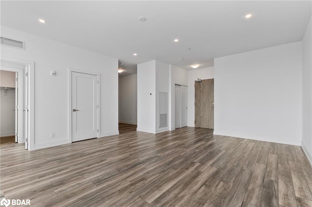 105-21 Matchedash Street Street Property Photo 18