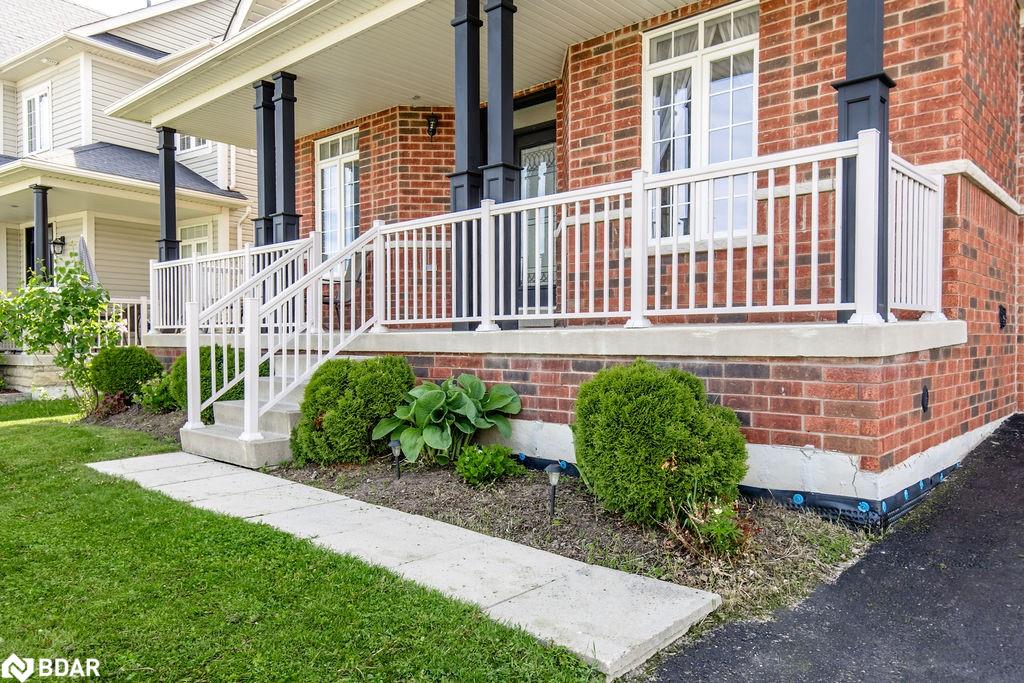 61 The Queensway Property Photo 3