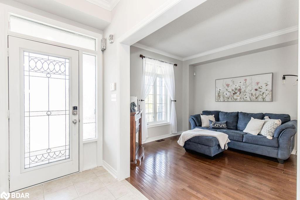 61 The Queensway Property Photo 6