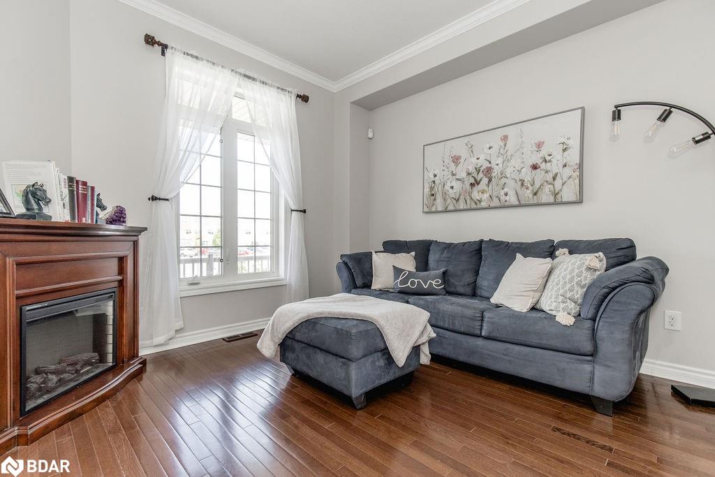 61 The Queensway Property Photo 8