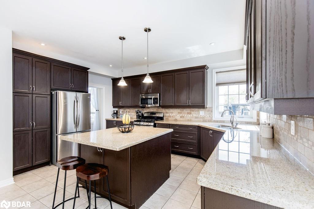 61 The Queensway Property Photo 18