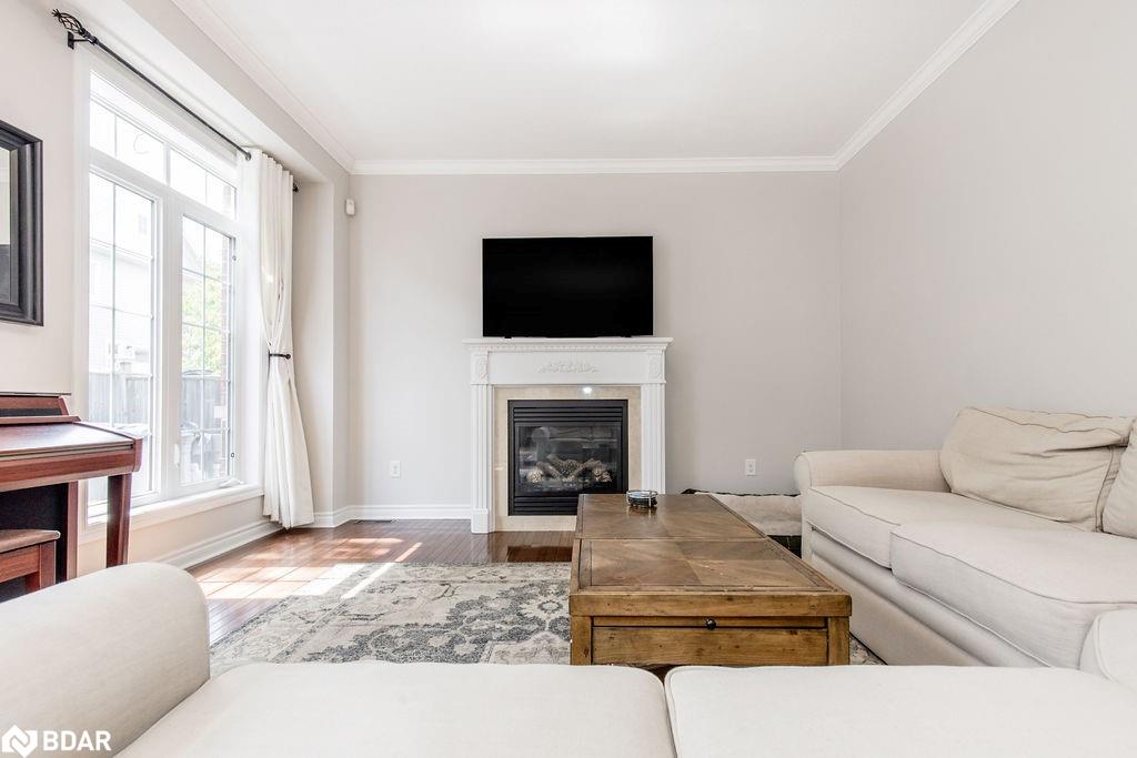 61 The Queensway Property Photo 21
