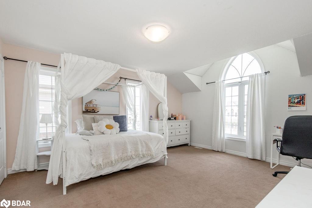61 The Queensway Property Photo 35