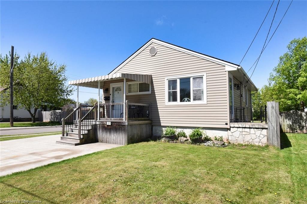 237 Adair Avenue N Property Photo