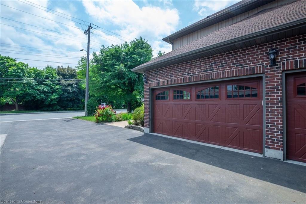 668 Garth Street Property Photo 4