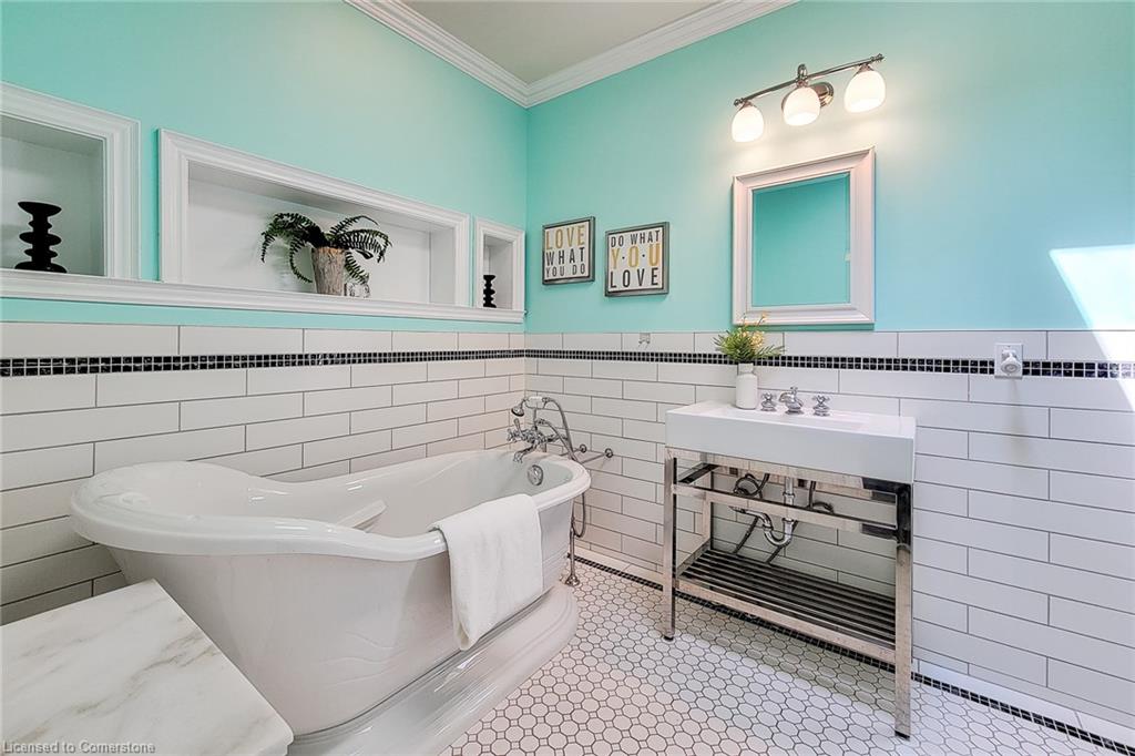 668 Garth Street Property Photo 24